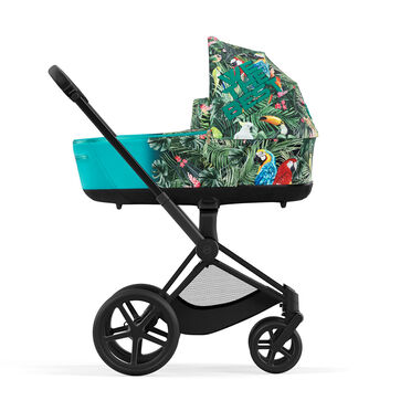 Produktbilden från DJ Khaled-samarbetet Cybex Platinum Priam chassi Lux bärsäng barnvagn