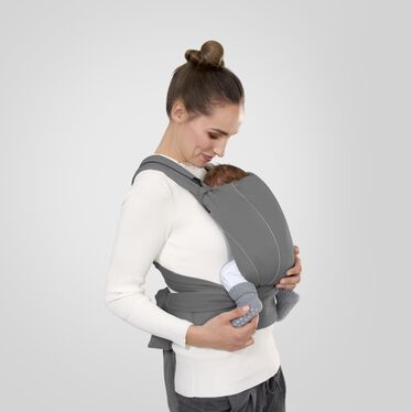 Hälsosam bärposition från nyfödd till småbarn (cirka 3,5–15 kg)